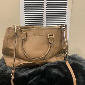 Authentic Michael kors handbag euc